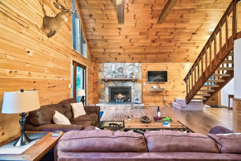 New Hot Tub! Secluded 3 Bed Cabin In Pigeon Forge Villa Bagian luar foto