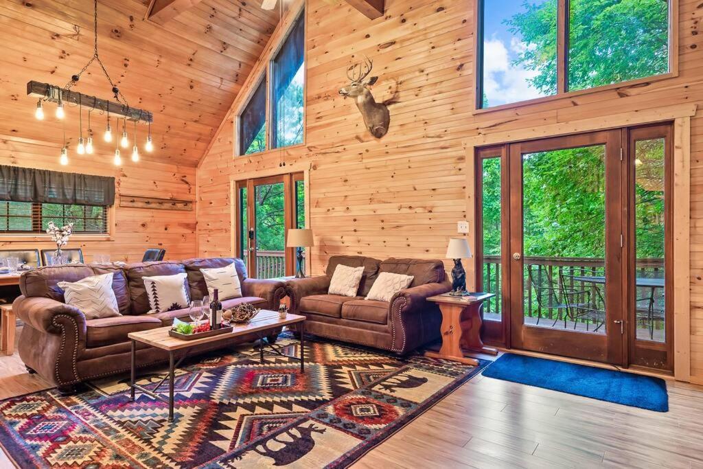 New Hot Tub! Secluded 3 Bed Cabin In Pigeon Forge Villa Bagian luar foto