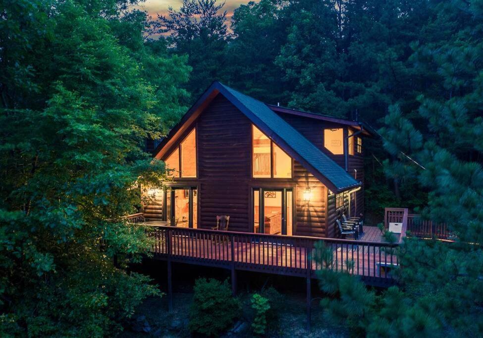 New Hot Tub! Secluded 3 Bed Cabin In Pigeon Forge Villa Bagian luar foto