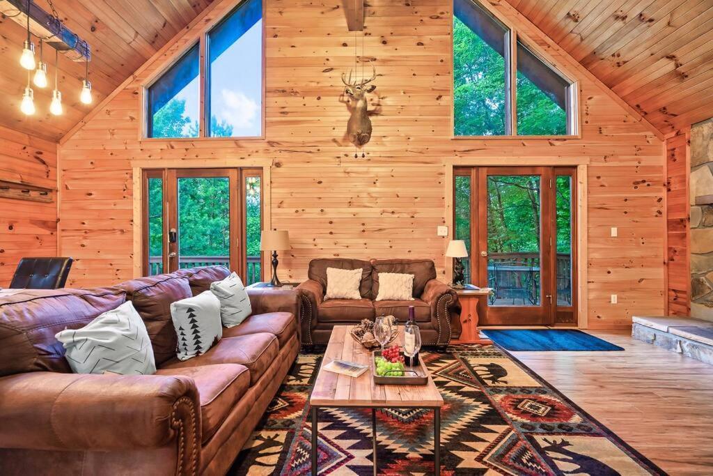 New Hot Tub! Secluded 3 Bed Cabin In Pigeon Forge Villa Bagian luar foto