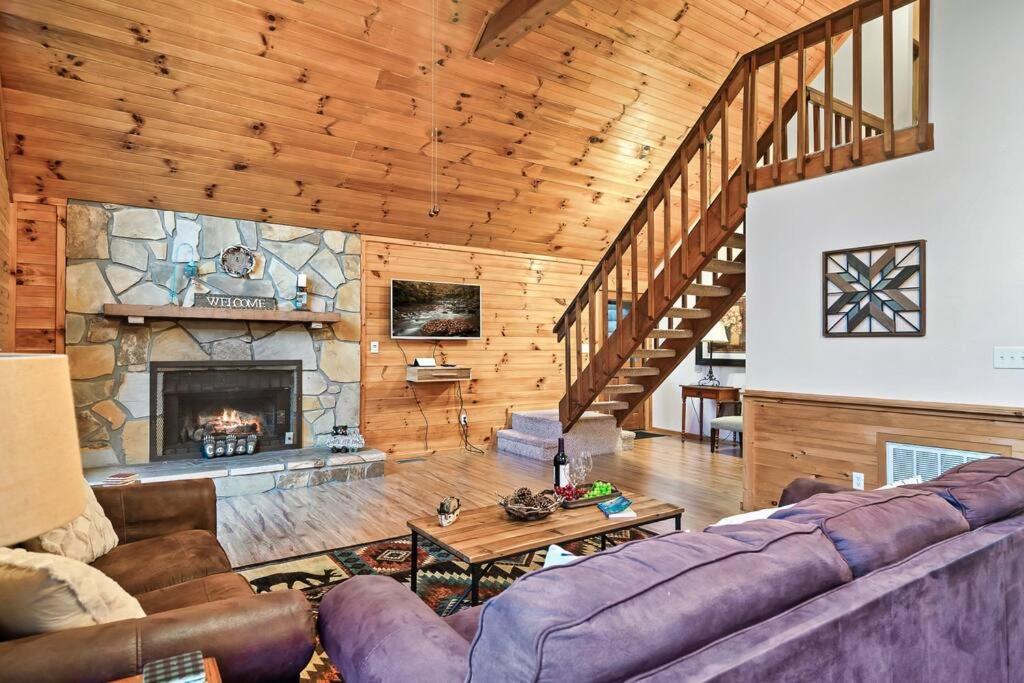 New Hot Tub! Secluded 3 Bed Cabin In Pigeon Forge Villa Bagian luar foto