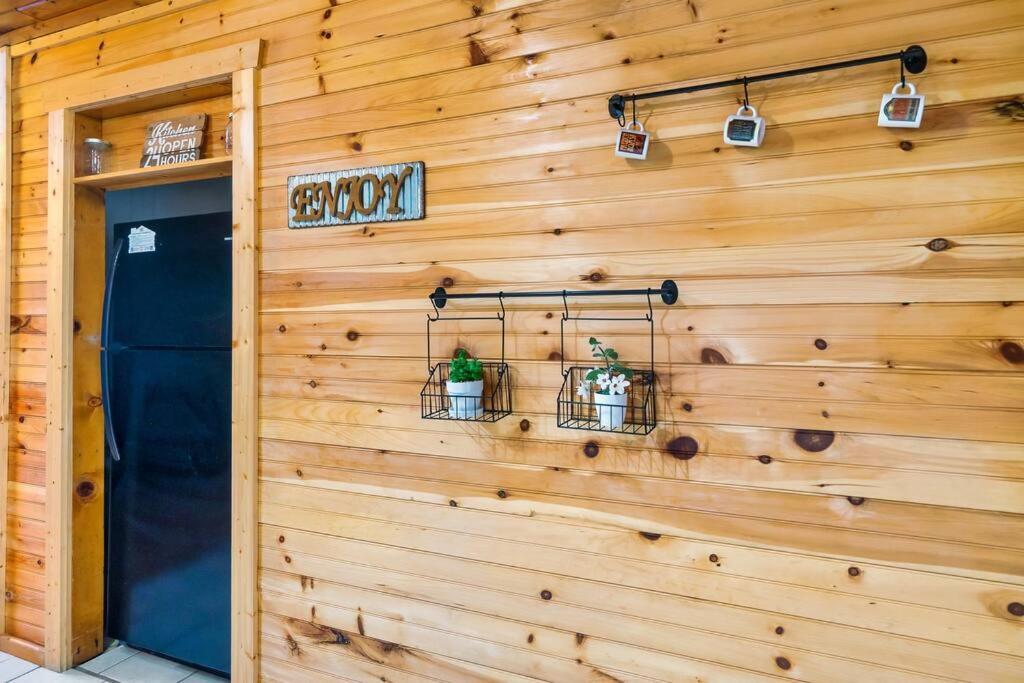 New Hot Tub! Secluded 3 Bed Cabin In Pigeon Forge Villa Bagian luar foto