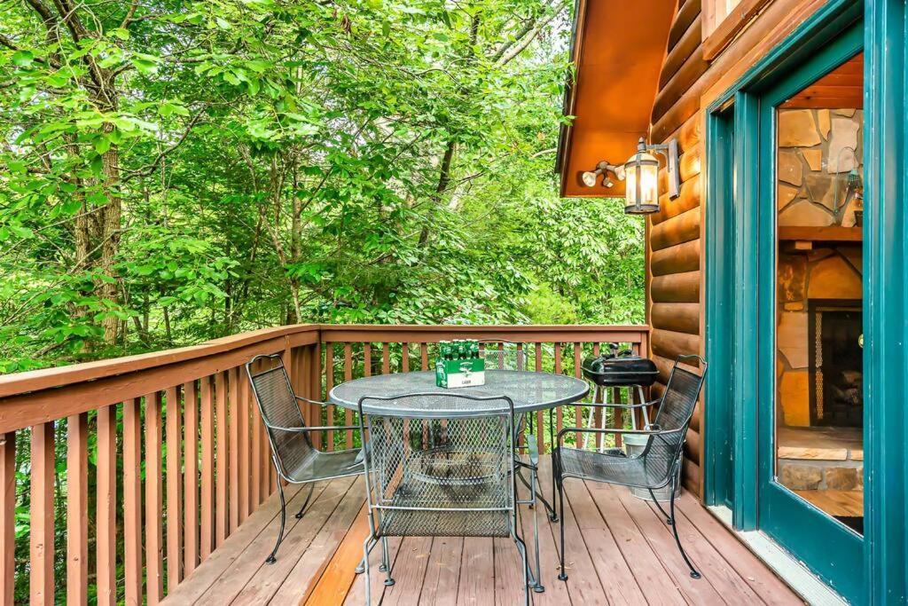 New Hot Tub! Secluded 3 Bed Cabin In Pigeon Forge Villa Bagian luar foto